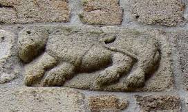 sculpture sur l'église